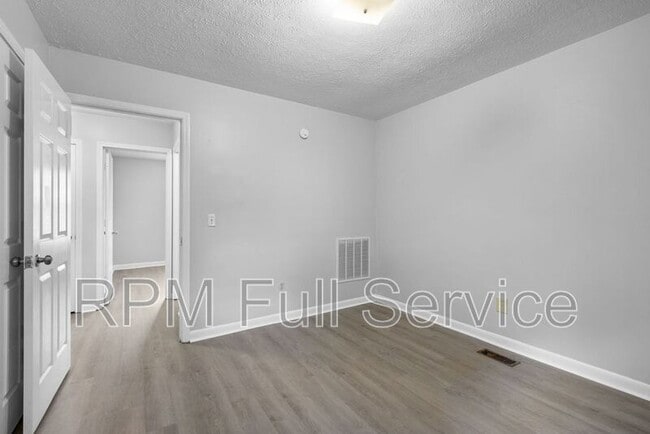 Building Photo - 105 Hubert Dr