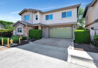 Building Photo - Your Ideal Haven Awaits!