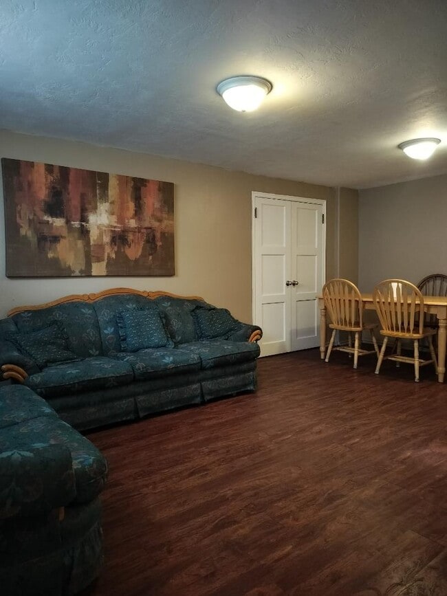 Building Photo - 519 Utah Ave