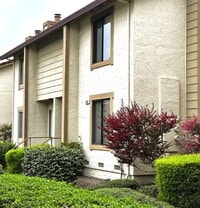 Building Photo - 180 Park Place Dr