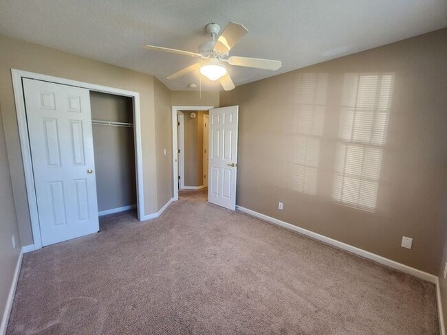 Building Photo - 3 Bedroom On Cul-de-sac, East Side Location
