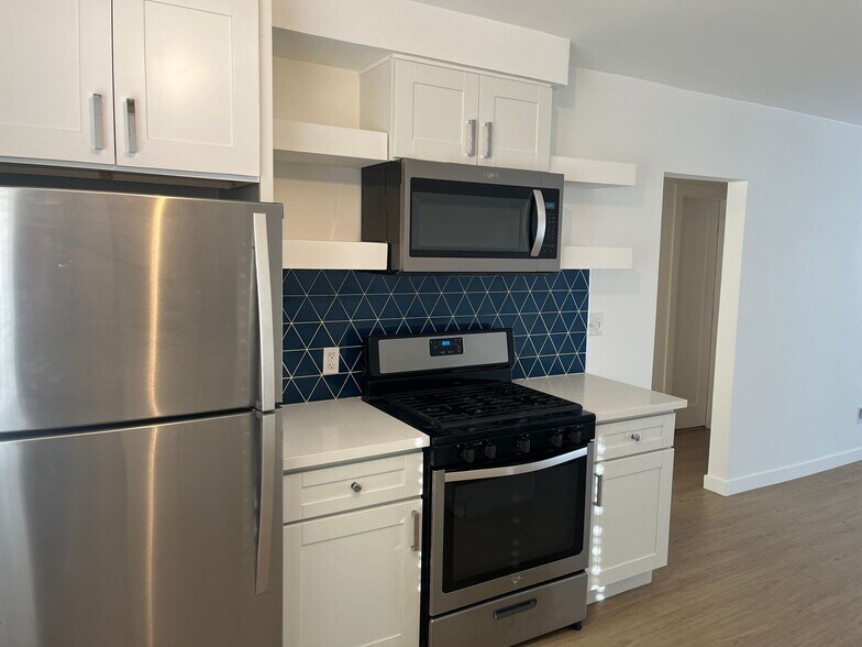 Building Photo - 255 S Ave 55