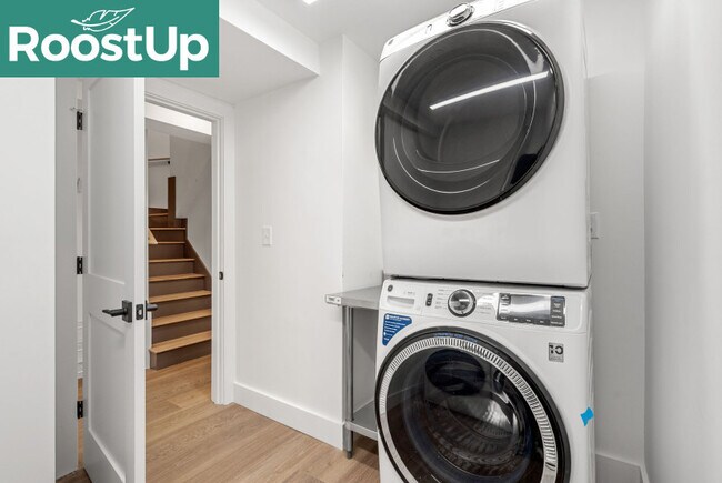 Building Photo - Furnished Bedroom with Private Bath in South Boston