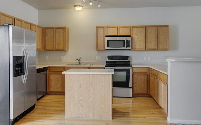 Building Photo - “Move-In Ready Townhome – November Rent Free!”