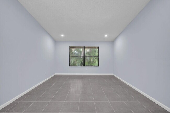 Building Photo - 12970 Dartford Trail