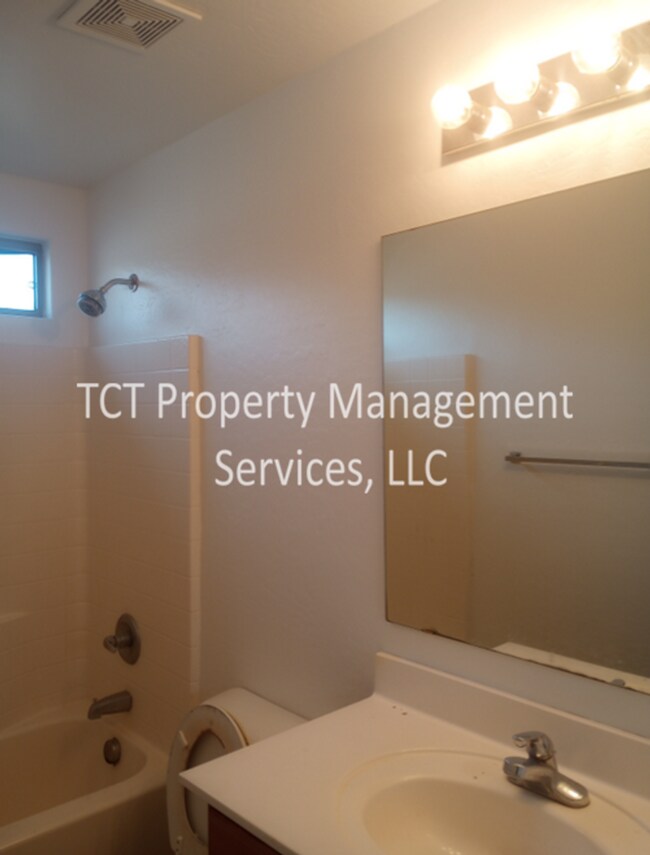 Building Photo - Large 3 Bed/2.5 Bath plus office AND Loft in Avondale!