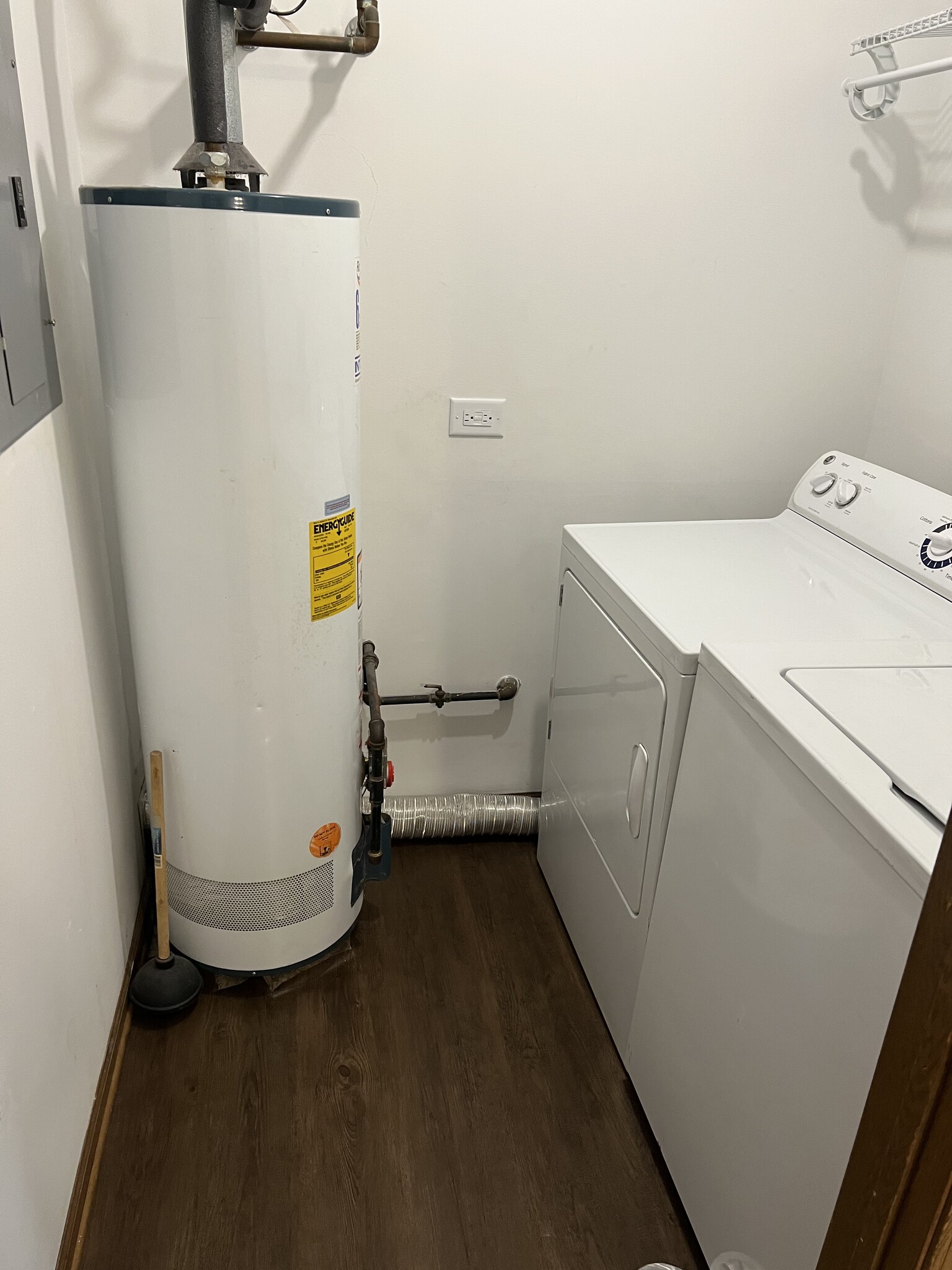 Laundry room - 14428 S Division St