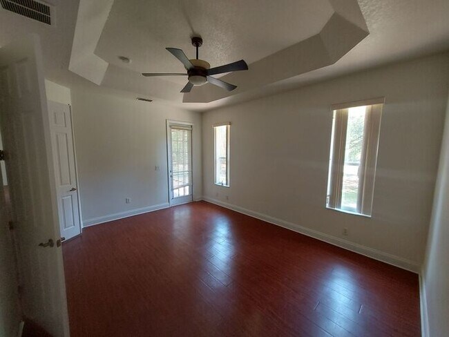 Building Photo - Beautiful 3/2/2 on 1/3 of an acre