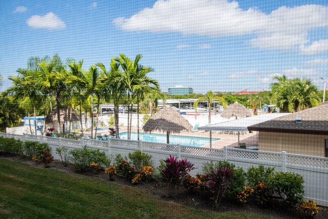 Building Photo - 1000 Cove Cay Dr