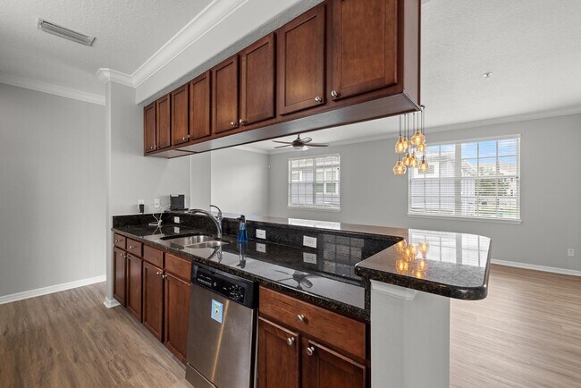 Building Photo - 509 S Matanzas Ave