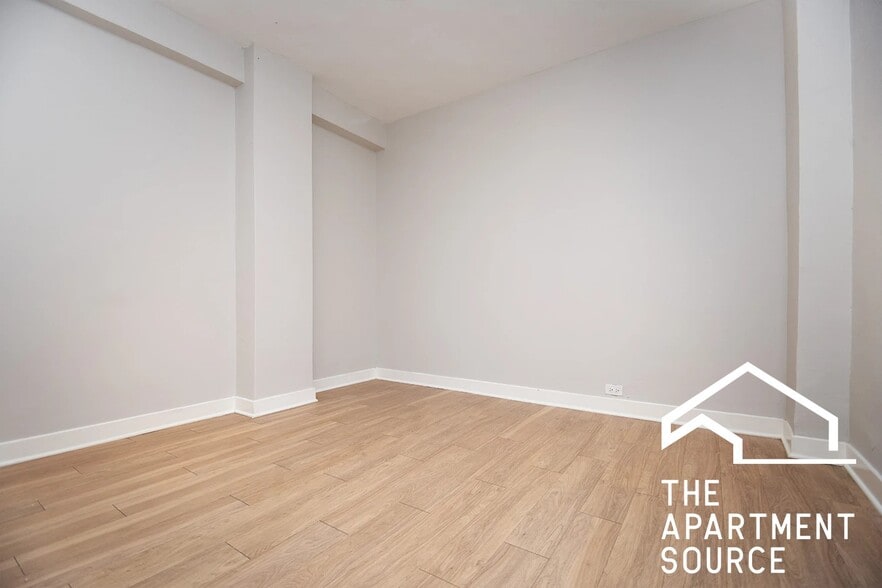 Building Photo - 511 W Belmont Ave