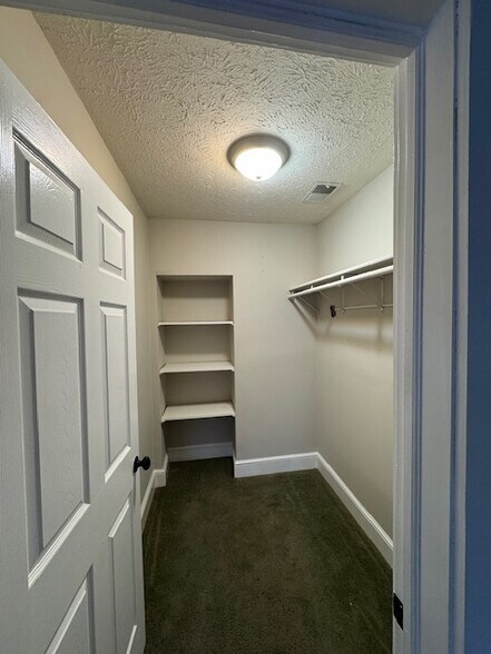 Master Suite 1 walk-in closet - 1327 Parrett St