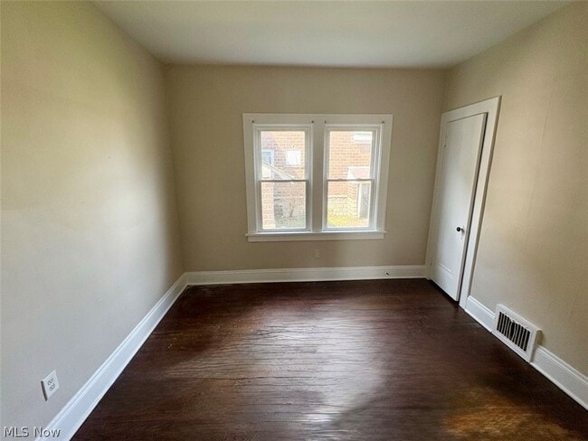 Building Photo - 245 Oakdale Ave