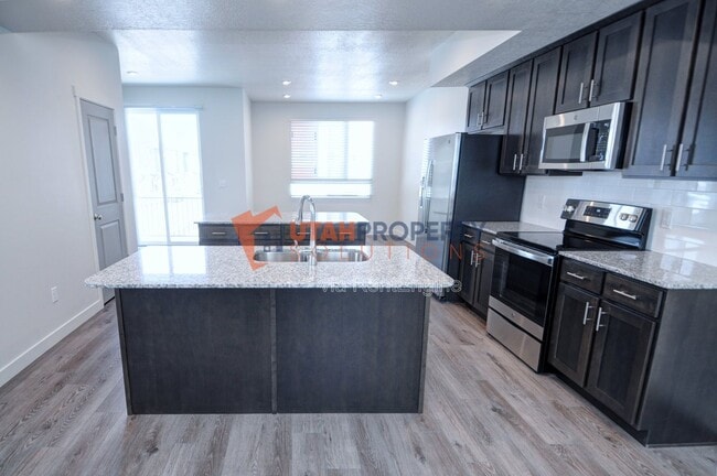 Building Photo - 1058 W 360 S
