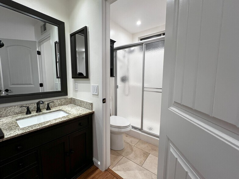 Building Photo - 18411 Algiers St