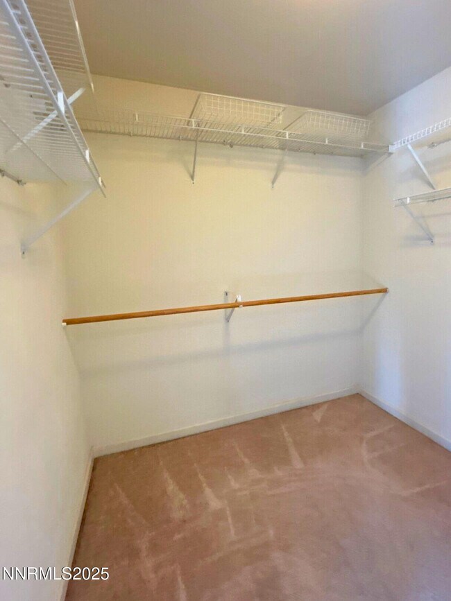 Building Photo - 1685 Southview Dr