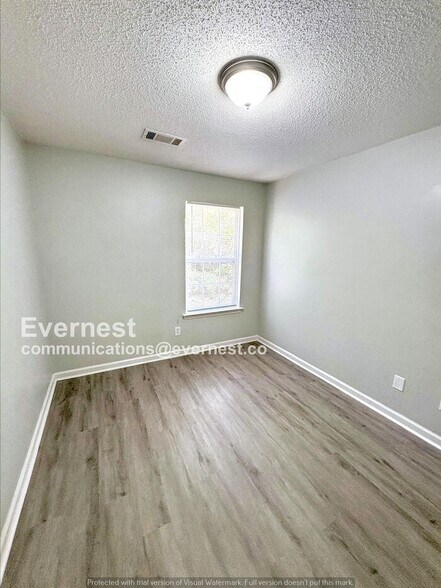 Building Photo - 223 Shenandoah Dr