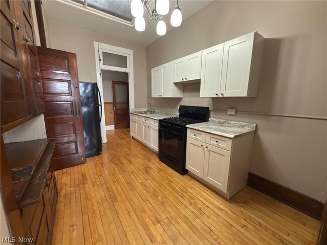 Building Photo - 153 S Main St