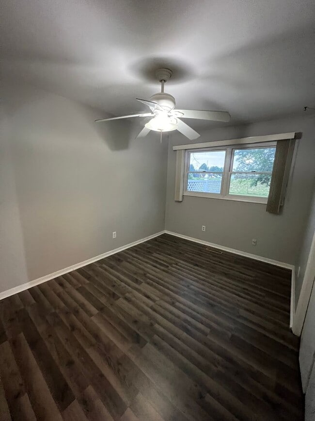 Building Photo - Beautiful 3 bedroom 1 bathroom Home (Section 8 Aproved)