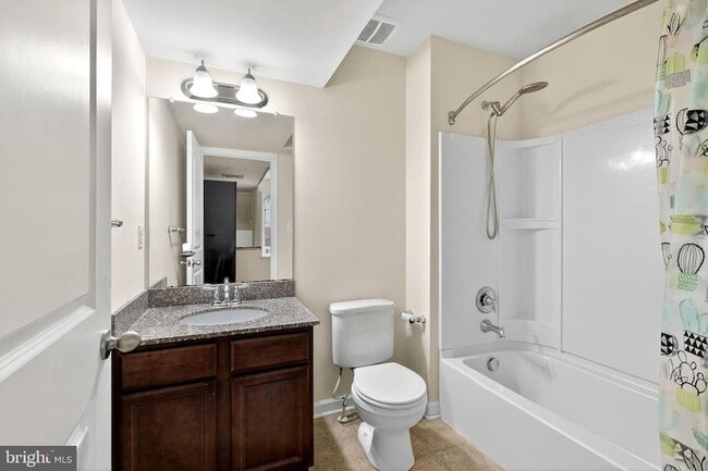 Building Photo - 48 Munro Rd