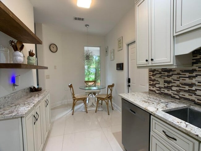 Building Photo - 10465 Mateo Ct