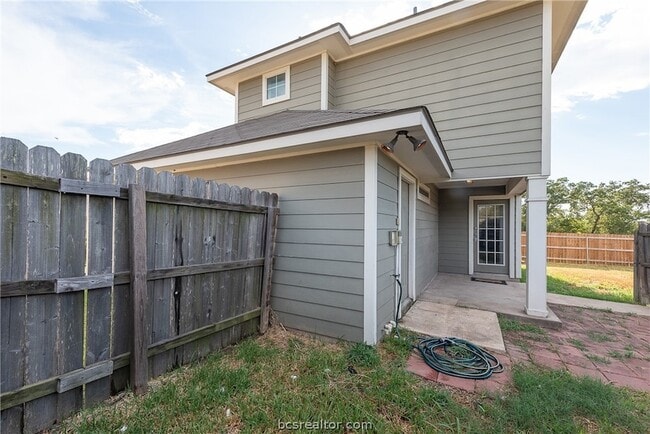 Building Photo - 2909 McLaren Dr