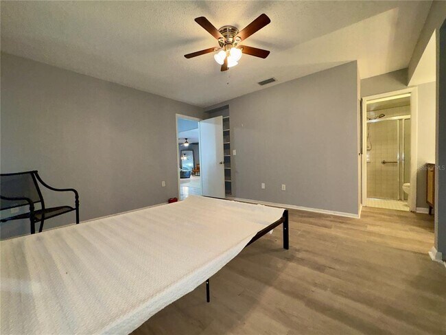 Building Photo - 13543 Longwood Ave