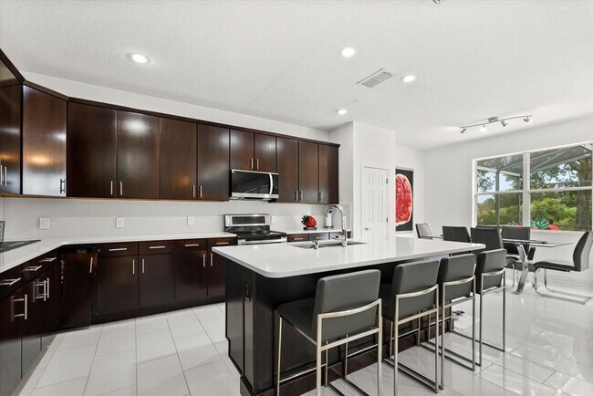 Building Photo - 10148 Malpas Point