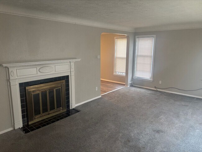 Building Photo - Move-In Ready 3BR Home w/ Fireplace, Garage & Basement – Cleveland