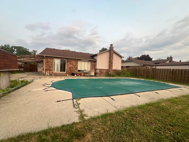 Building Photo - 43309 Westview Dr