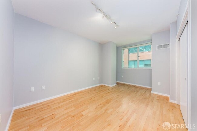 Building Photo - 69 Clementina St
