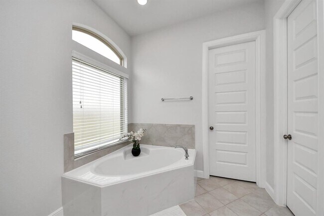 Building Photo - 4834 Avalon Plantation Dr