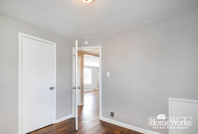 Building Photo - 340 S Brook Ave
