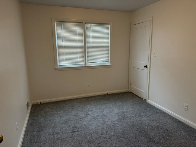 Building Photo - Lovely Renovated Rambler Close to METRO, Parks, Etc.