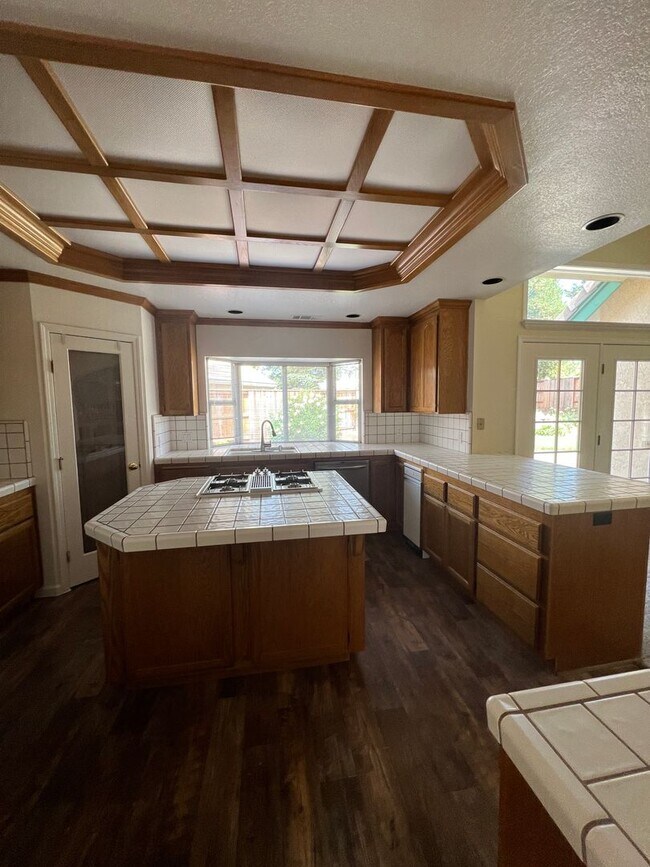 Building Photo - Single Story on Private Court in Gated Hillsborough, Granite Bay, CA