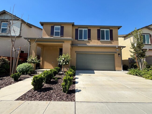 Primary Photo - Spacious 3-Bedroom Home with Solar, Modern...