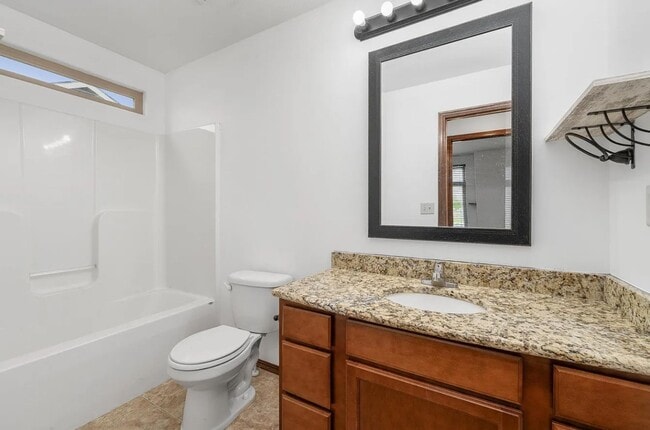 Building Photo - Luxurious Bel Aire Home