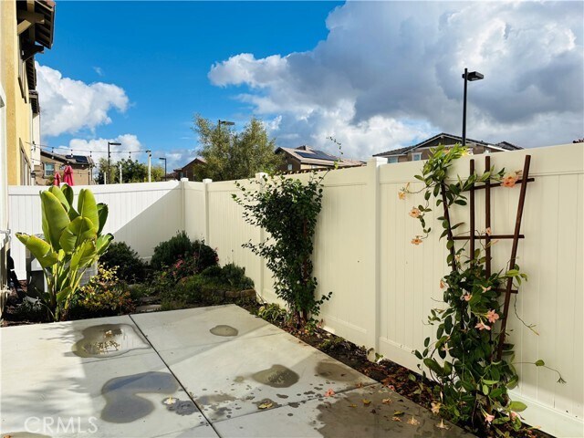 Building Photo - 40681 Birchfield Dr