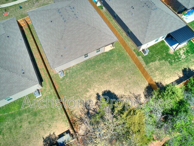 Building Photo - 1308 Dustin Dr