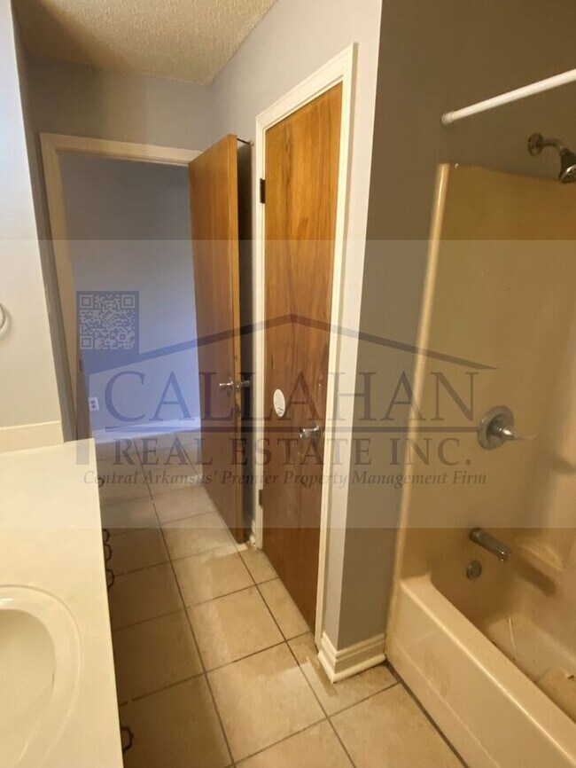 Building Photo - NLR 3 Bedroom Home