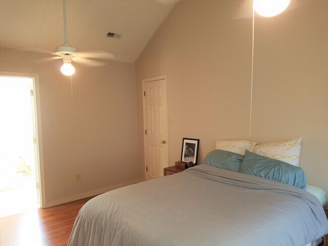 Building Photo - 4 bed room home in Midlothian with fenced rear yard