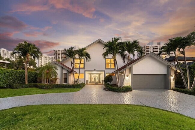 Building Photo - 413 Holiday Dr