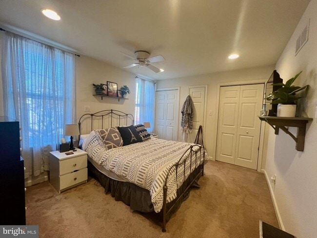 Building Photo - 1908 N Lincoln St