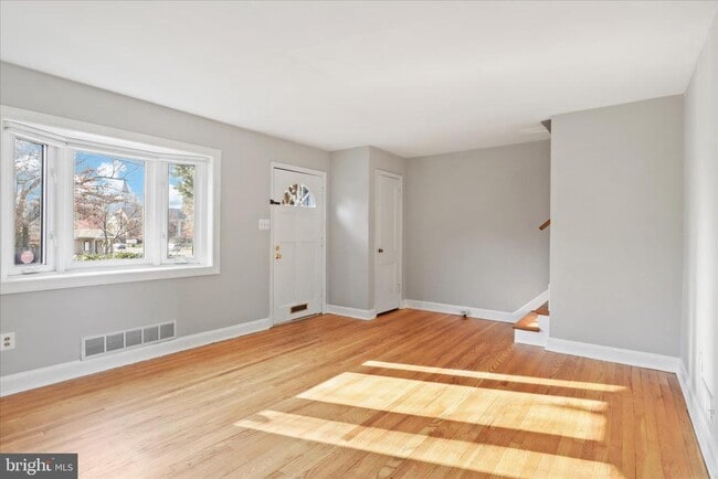 Building Photo - 6 E Myrtle St