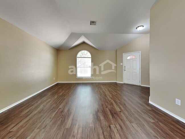 Building Photo - 265 Firwood N