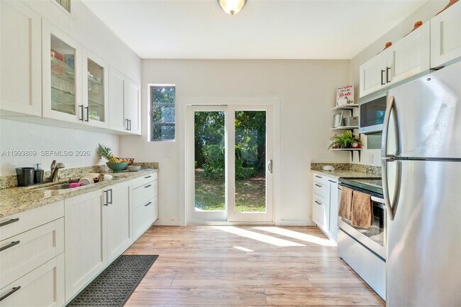 Building Photo - 1238 NE 112th St