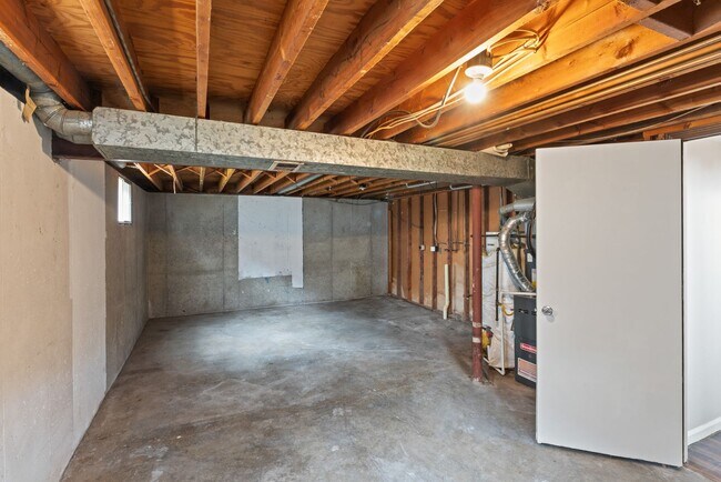 Building Photo - Affordable 2-Bedroom Duplex with Garage, D...