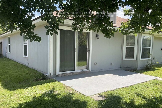 Building Photo - 1800 Northglen Cir