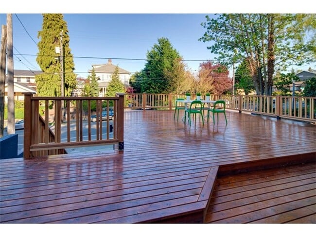 Building Photo - Incredible 3 Bed 2 Bath Madrona Home for L...