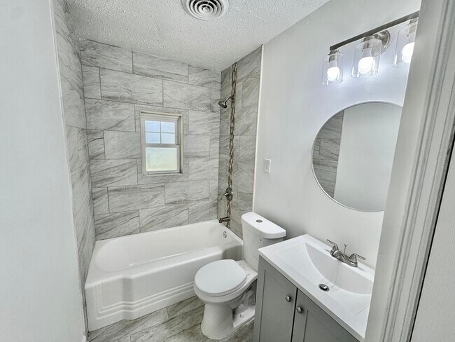Building Photo - 3922 Pleasant Cove